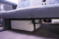 PCは吊り下げ設置